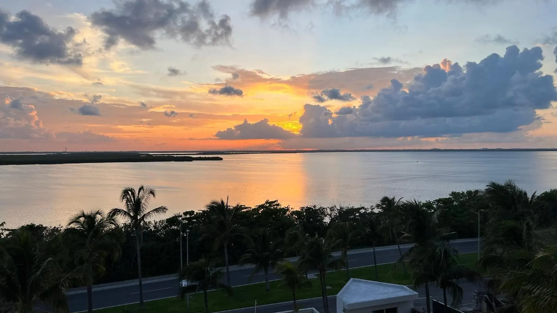 Ova Apartments Cancún